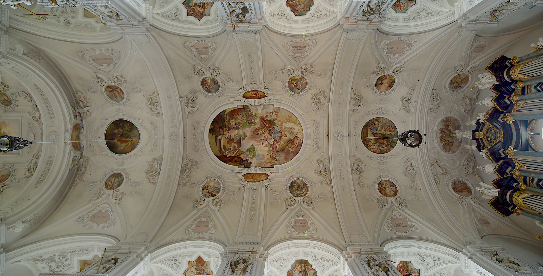 Schönenbergkirche Ellwangen Kirchenschiff Blick nach oben