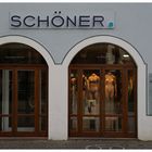 schöner.