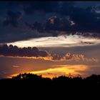 Schöner Abendhimmel nach Sonnenuntergang