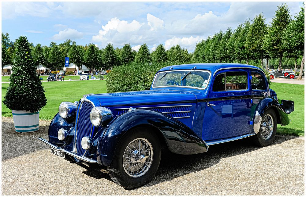 Schöner blauer Oldtimer !