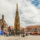 Schöner Brunnen und Frauenkirche Nürnberg 77