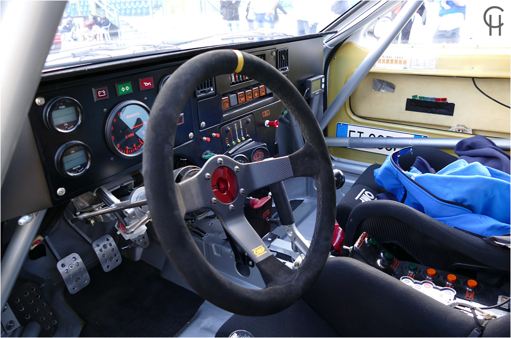 Schöner fahren - Cockpit Lancia Delta S4