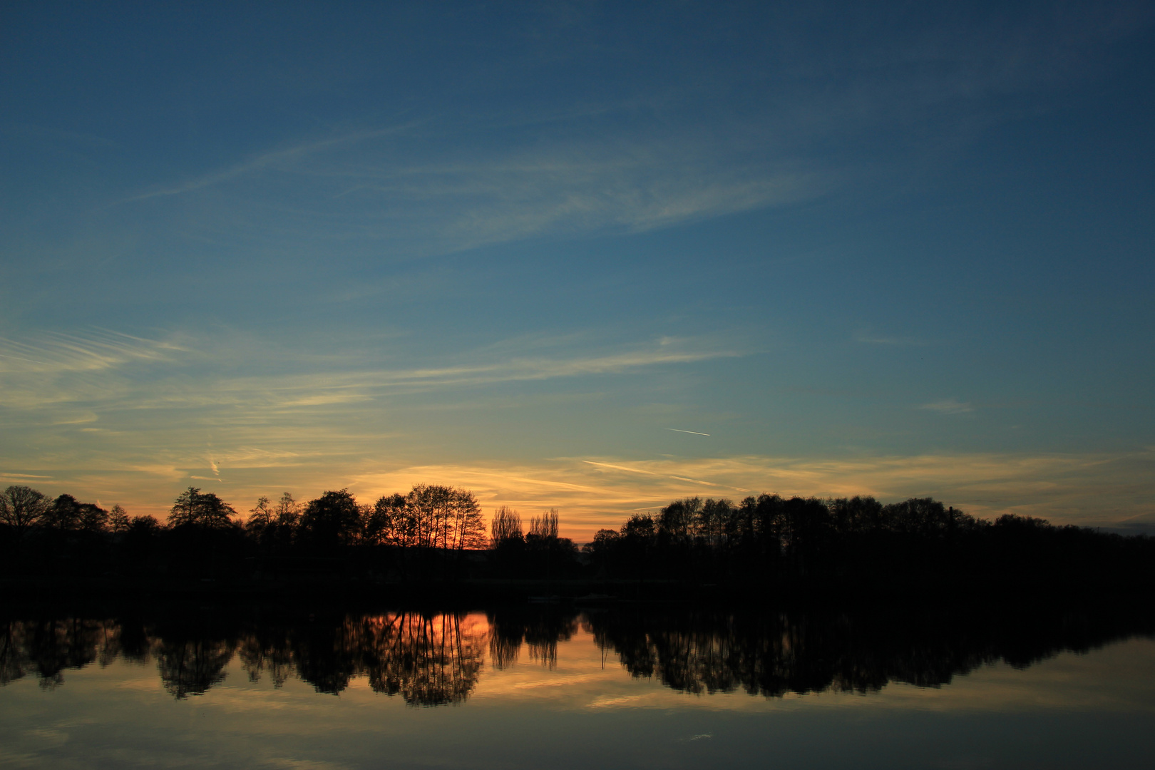 Schöner Herbst Sonnenuntergang