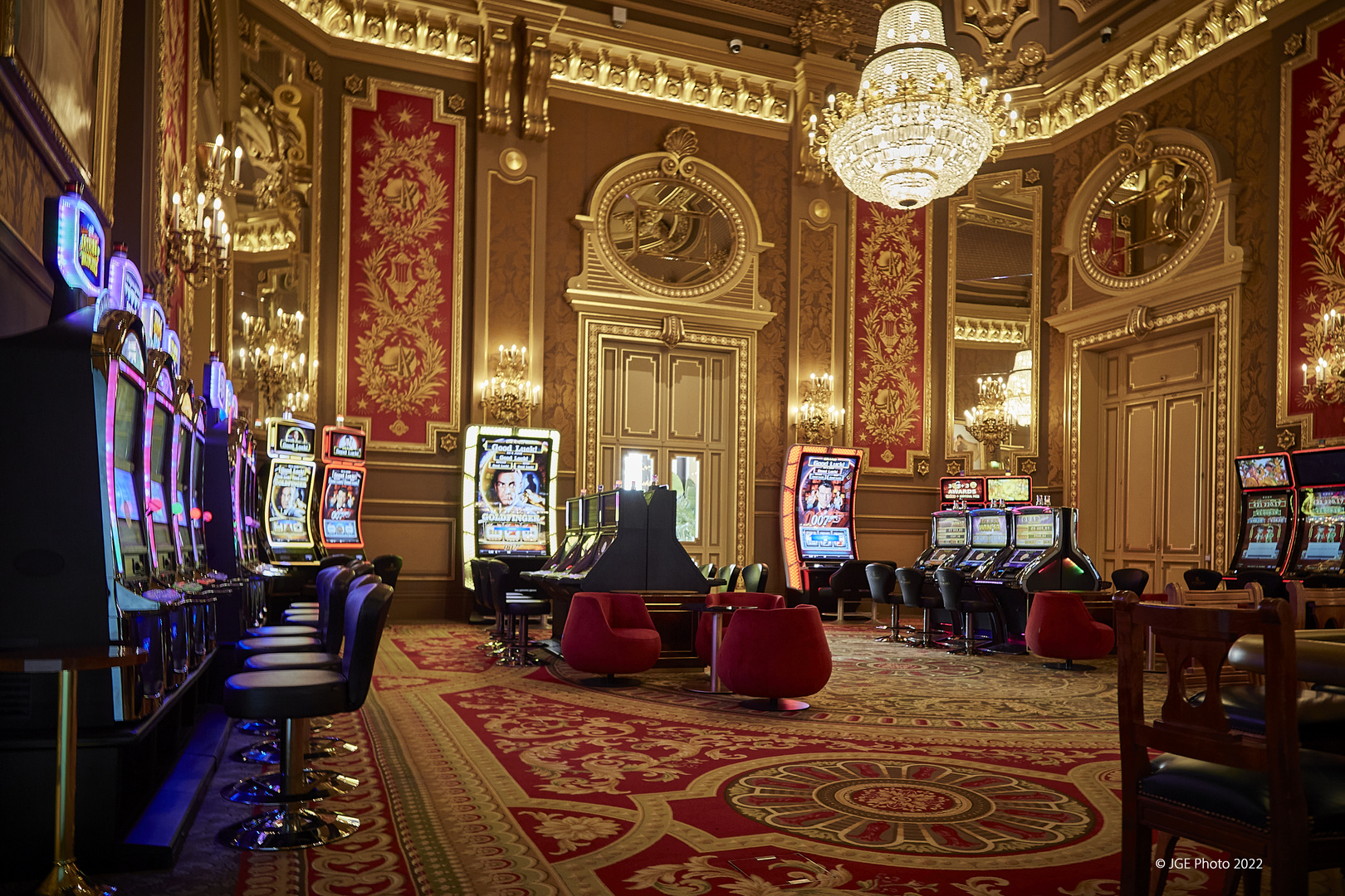 Schöner Raum mit Spielautomaten im Casino Monte Carlo