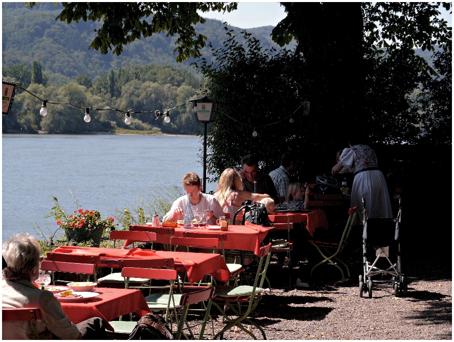 Schöner Sitzen .... am Rhein :-)