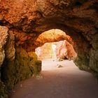 Schöner Strand der und ein Tunnel  Algarve Portugal