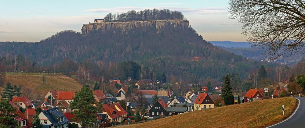 "Schöner wohnen" in Pfaffendorf im Noden mit der Festung Königstein...