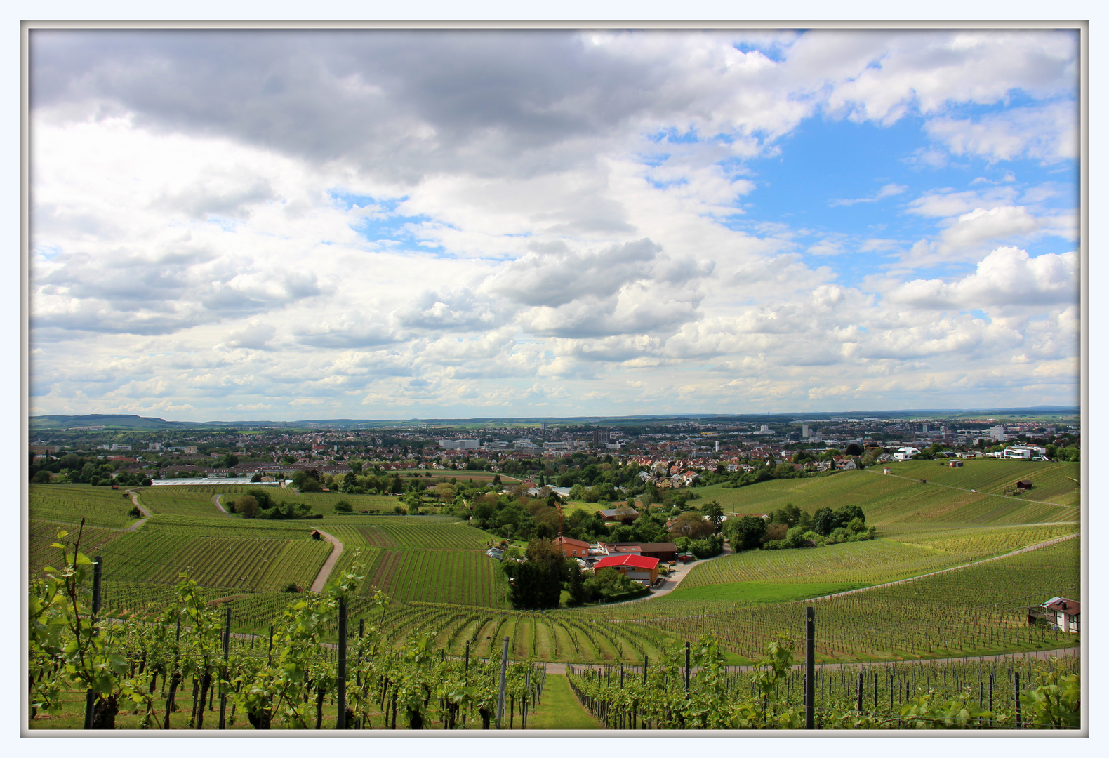 Schöner Wolkenhimmel mit Blick auf Heilbronn