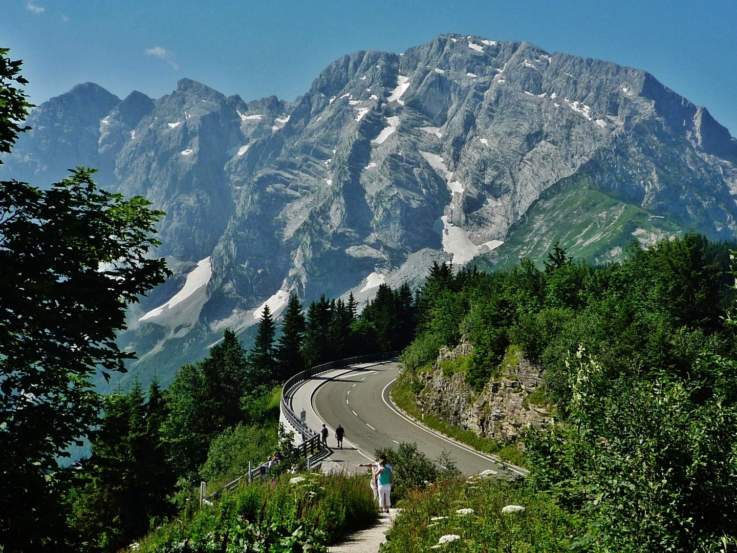 Schönes Berchtesgadener Land: Rossfeld-Panoramastraße vor grandioser Bergwelt