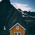 Schönes gelbes Haus auf den Lofoten