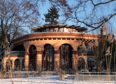 Schönes Haus am Ufer des Heiligen Sees