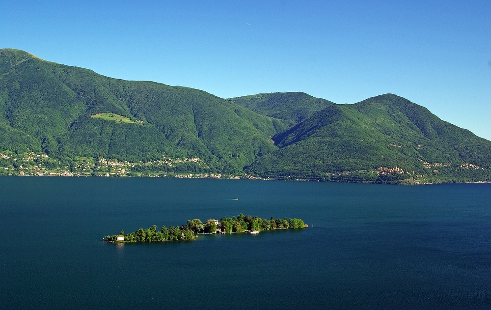 Schönes Tessin,- Blick von Ronco auf die Brissago-Inseln ....