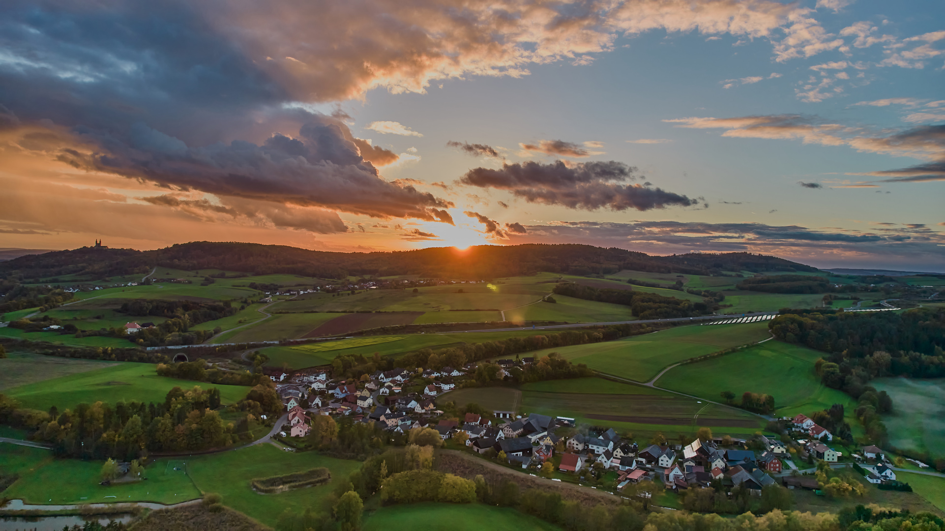 Schönsreuth mit Sonnenuntergang