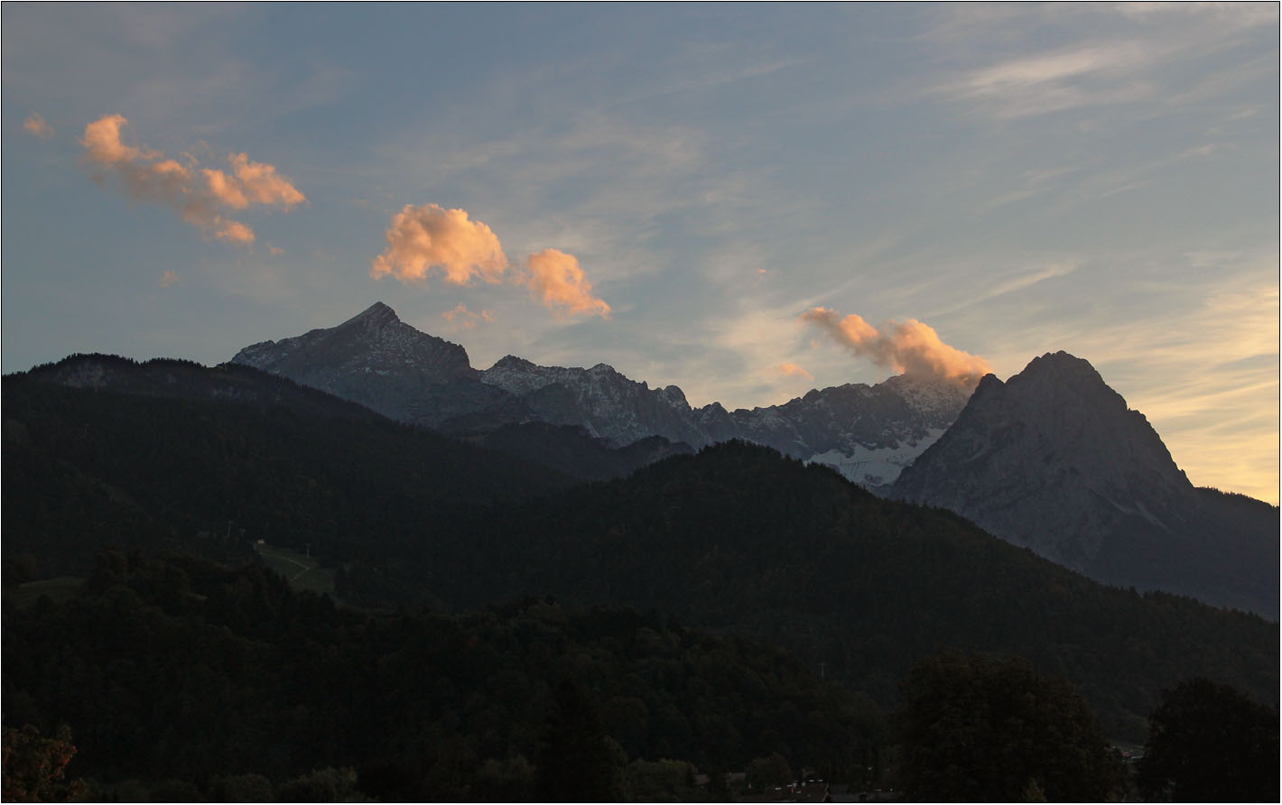 Schönwetterwolken über dem Zugspitzpanorama!