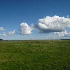 Schönwetterwolken über der Insel