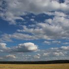 Schönwetterwolken überm Land