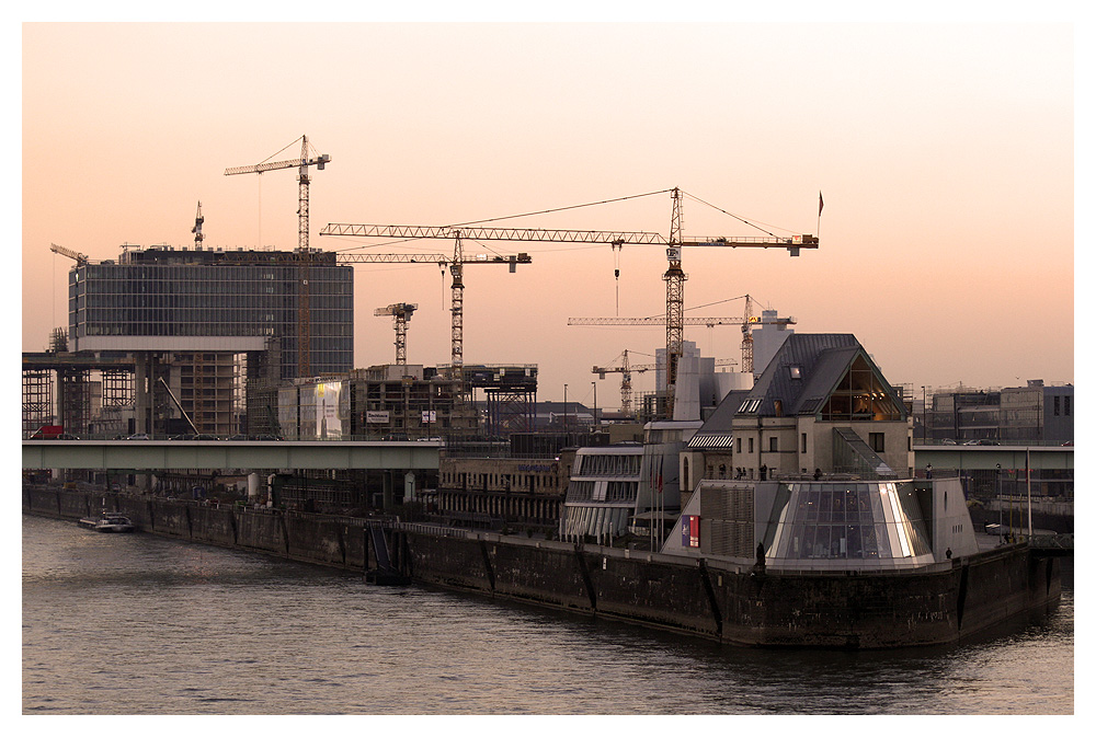 Schokoladenmuseum, Sport- und Olympiamuseum, Severinsbrücke und die Großbaustelle Rheinauhafen