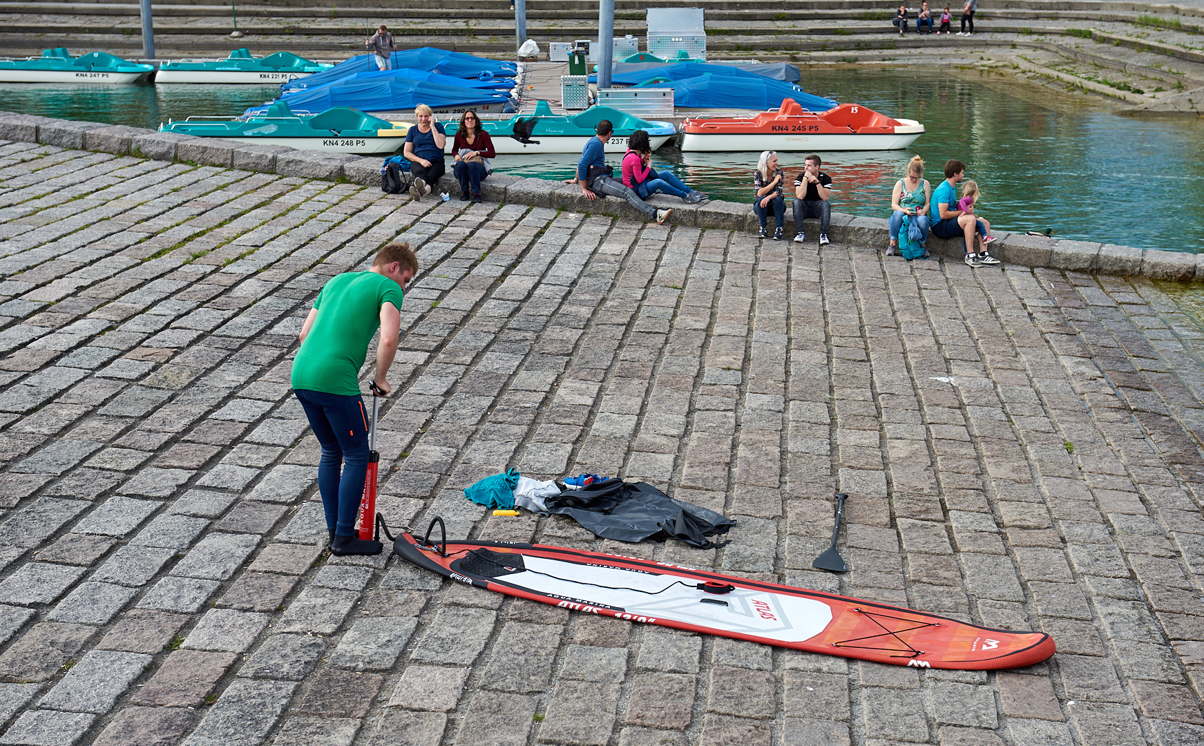 Schon blöd, wenn man ein Loch in seinem Stand Up Paddle Board hat.....,Spass... 