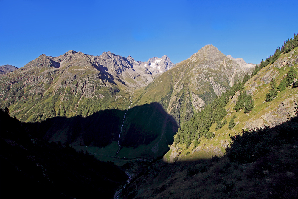 schon etwas höher kann man den Blick auf den Kaunergrat genießen