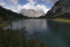 ... schon im Schatten vor der Zugspitze