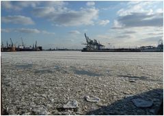 schon wieder eischollen auf der elbe . . . nee. .