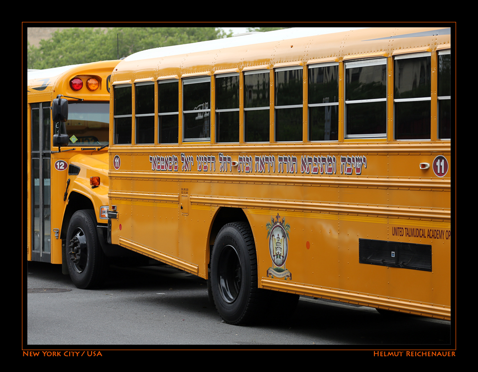 School Bus, Williamsburg, Brooklyn, New York City / USA