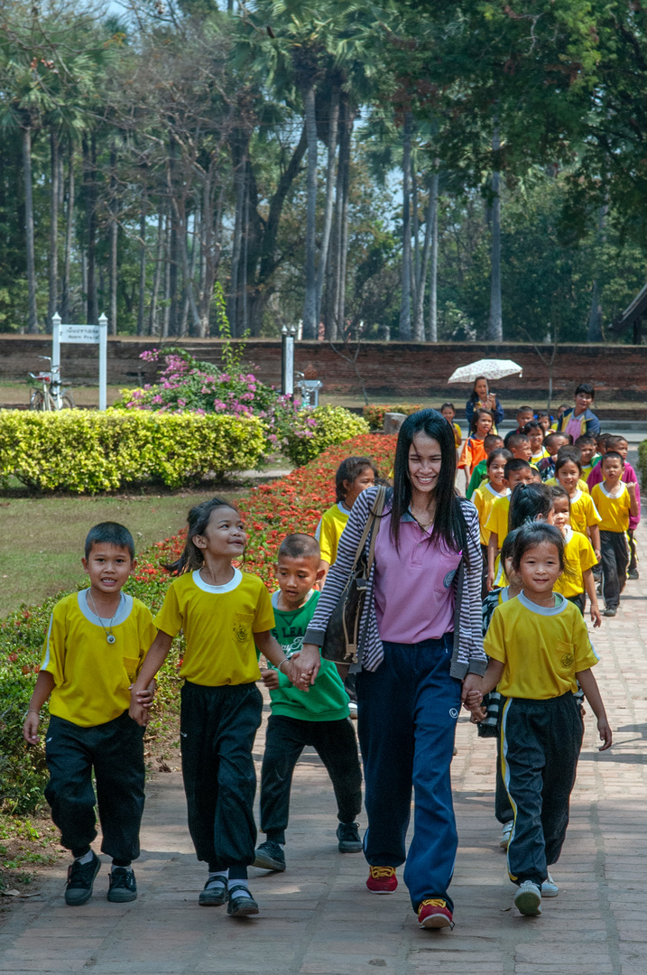 Schoolclass visit Sukhothai