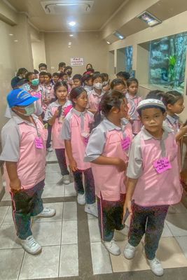 Schoolclass visiting Chaloem Phra Kiat Aquarium