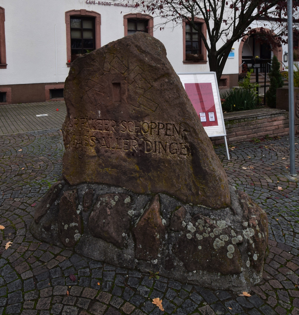 Schoppen Denkmal in Maikammer