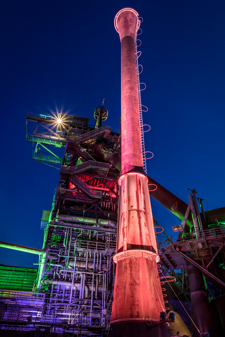 Schornstein bunt beleuchtet Foto & Bild | nacht, farben, architektur