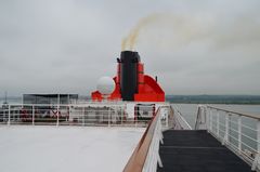 Schornstein der QM2 