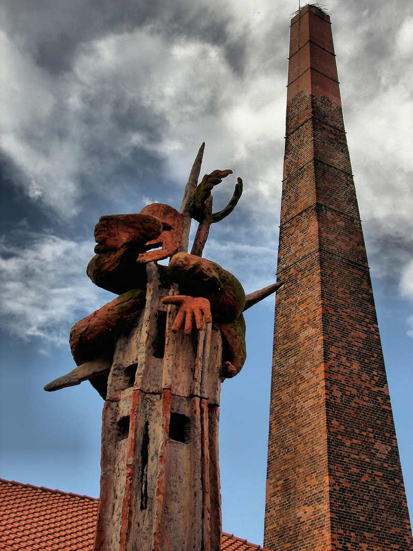 Schornstein und Skulptur...