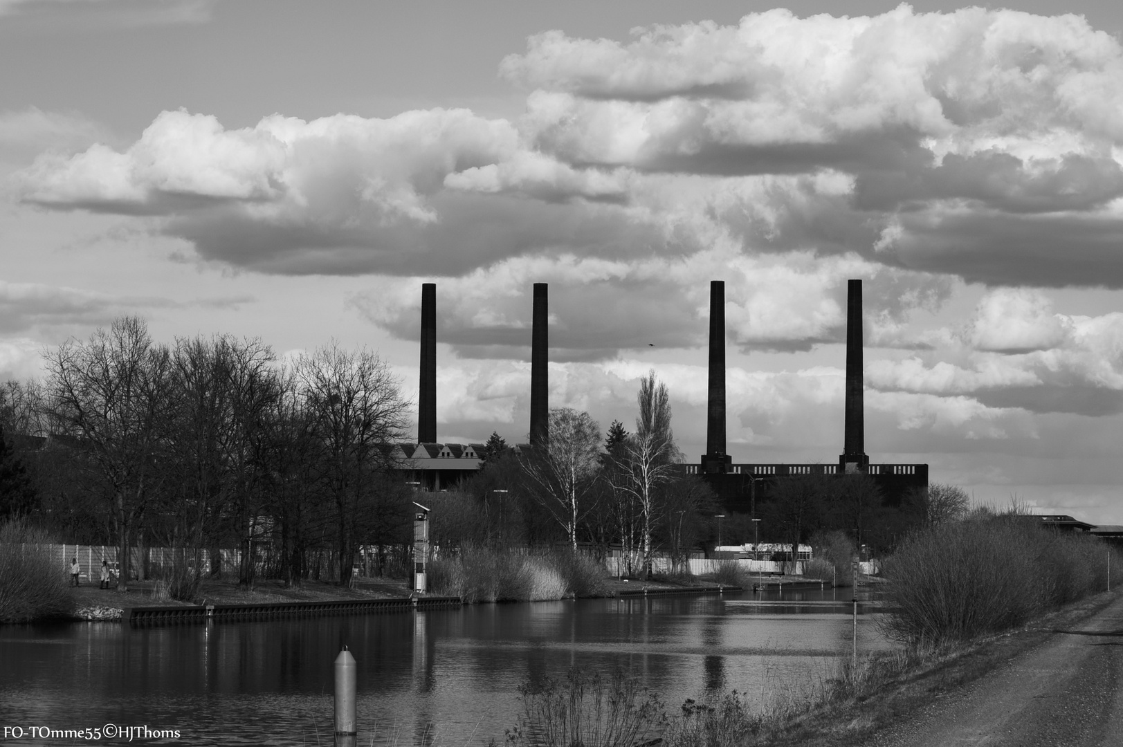 Schornsteine mit Wolken