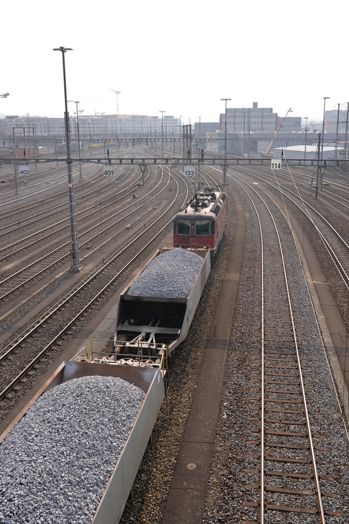 Schotterwagen im Rangierbahnhof Limmattal.