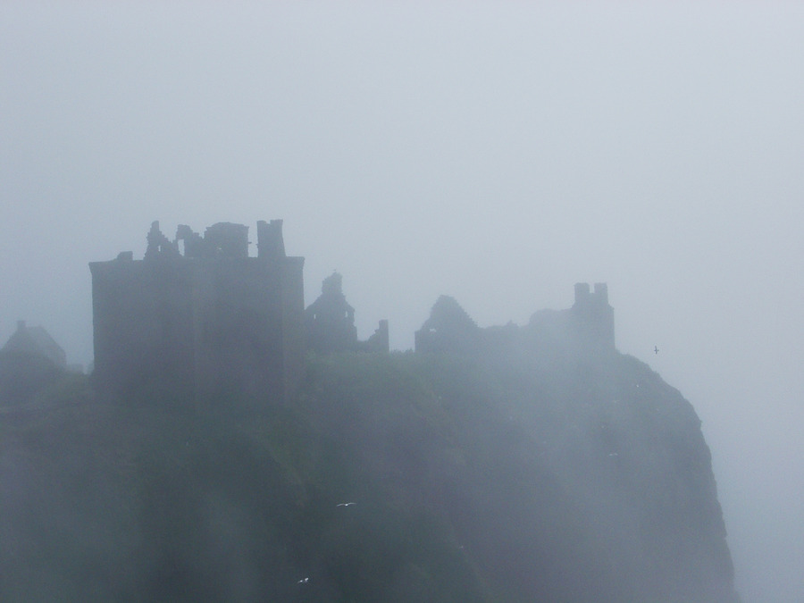 Schottisches Schloß im Nebel