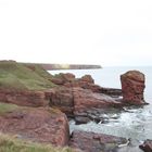 Schottland der schöne Strand mit den schön Felsen.