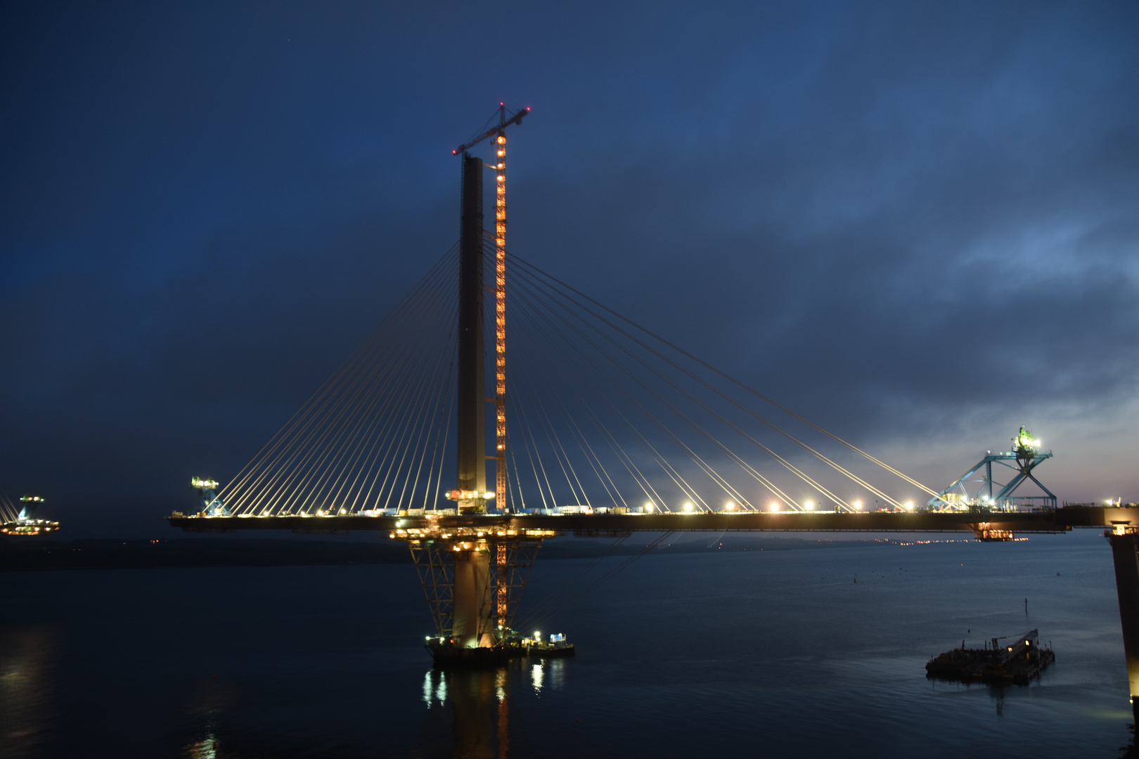 Schottland / Teil der neuen Brücke über dem Firth of Forth