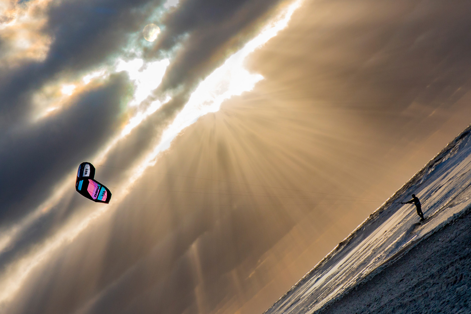 Schräglage beim Kitesurfen