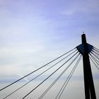 Schrägseilbrücke - aus den Augen eines im Stau stehenden, gelangweilten Fotografen