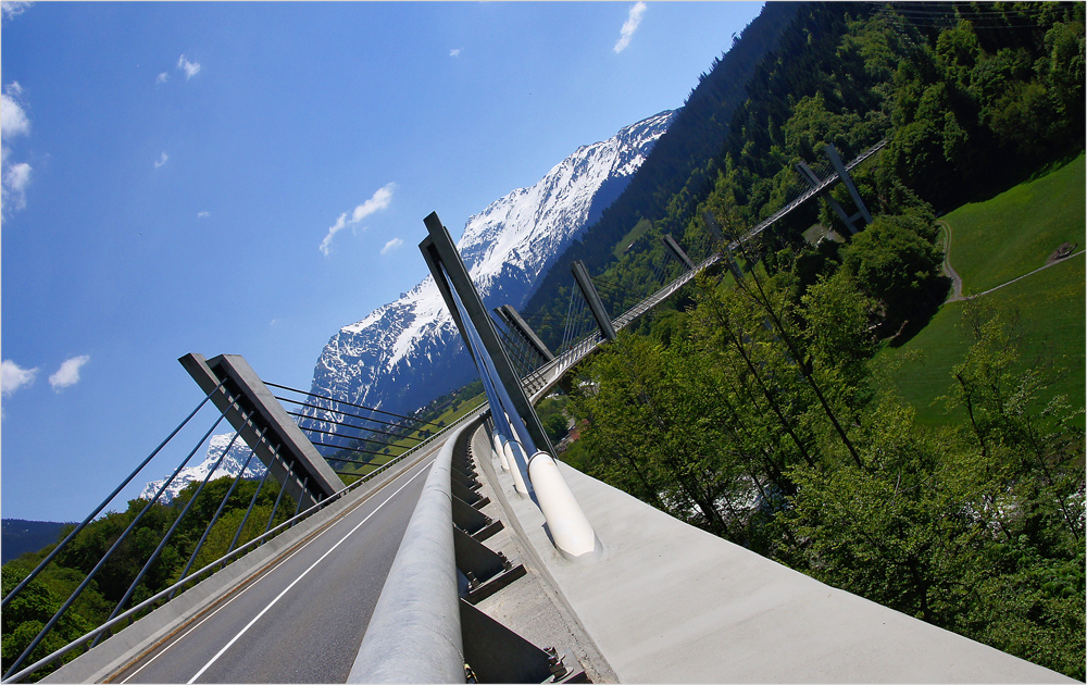 Schrägseilbrücke zum Bergfrühling