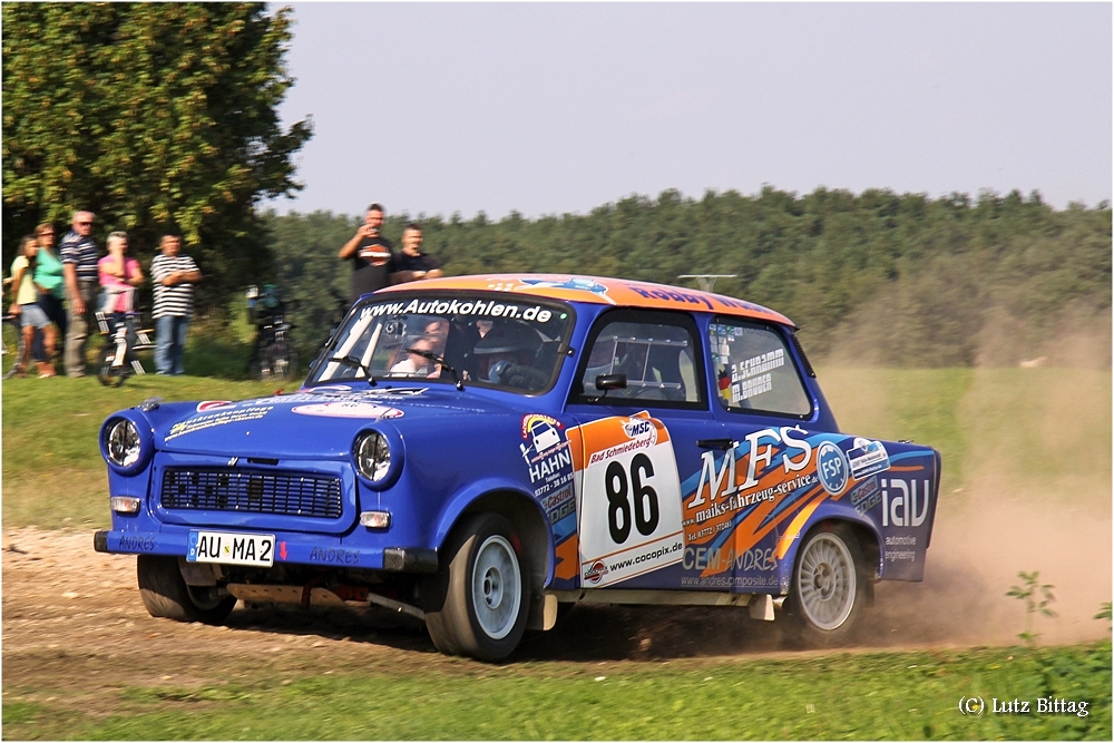 Schramm im blauen Trabant