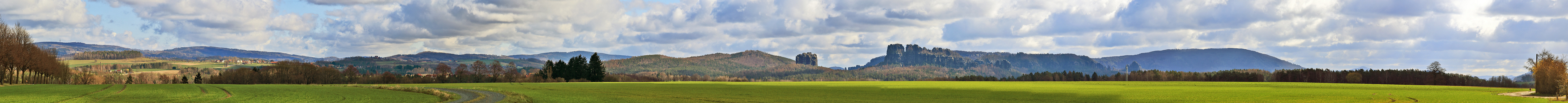 Schrammsteinblick von den Kleinhennersdorfer Fluren...