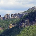 Schrammsteinblick von der Grenze zu Tschechien an der Elbe