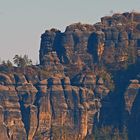 Schrammsteine ganz im Westen im Sonnenlicht