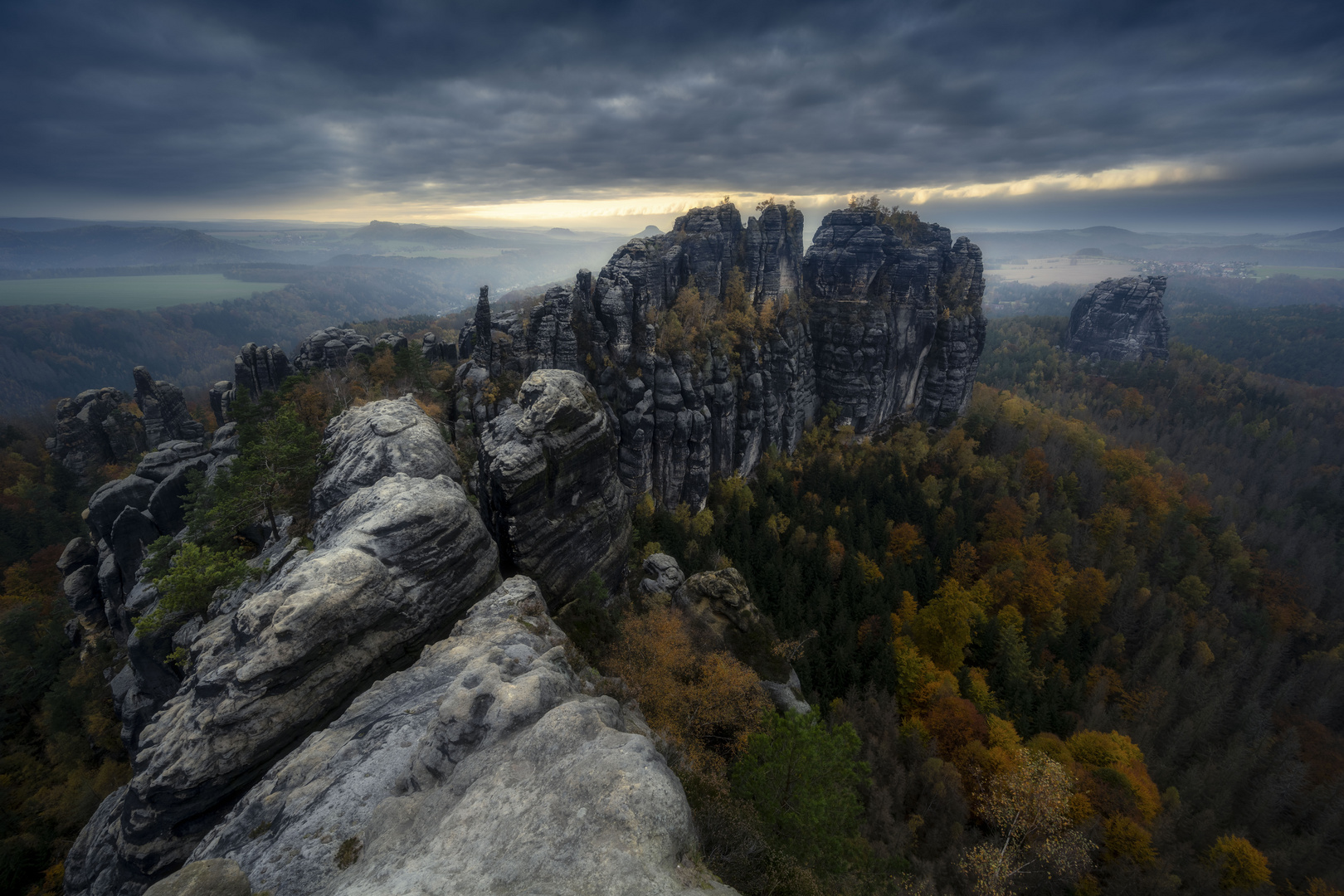 Schrammsteine im herbstlichen Elbsandsteingebirge