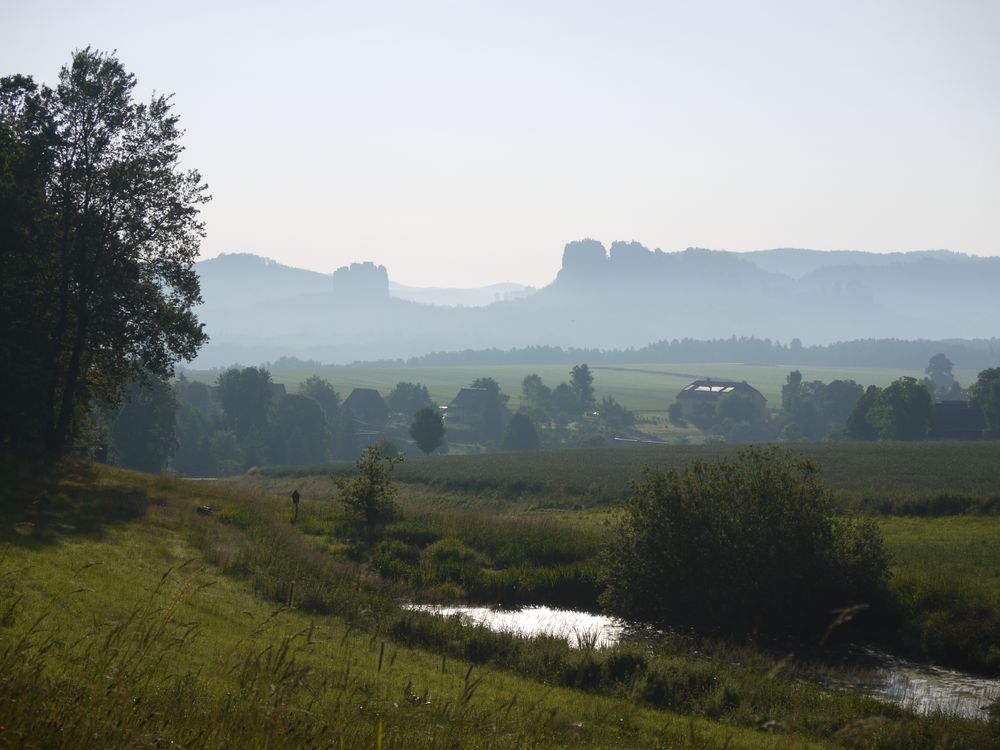 Schrammsteine im Morgendunst von Kerstin Stolzenberger 