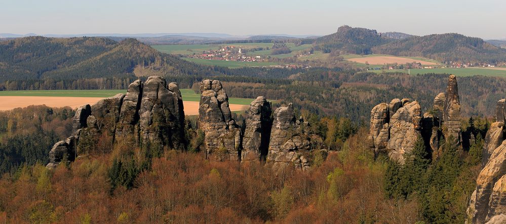 Schrammsteine in der Sächsischen Schweiz vom oberen Teil des Jägersteiges aus