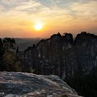 Schrammsteine in der untergehenden Sonne