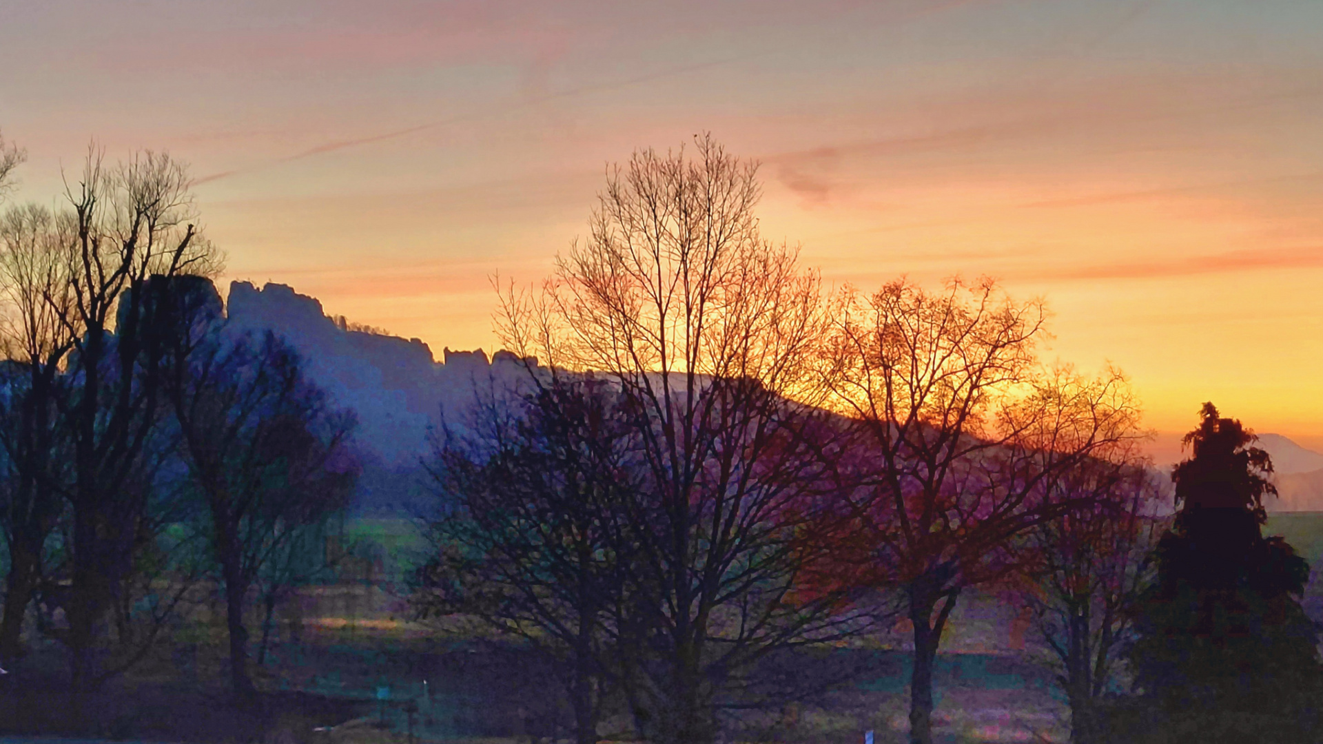 Schrammsteine (Sächsische Schweiz) in der Morgendämmerung