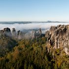 Schrammsteinkette im Herbstnebel